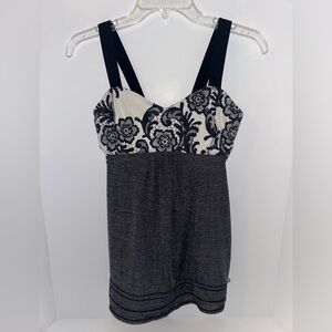 Lululemon Run Back On Track black/white running tank built‎ in bra sz 6